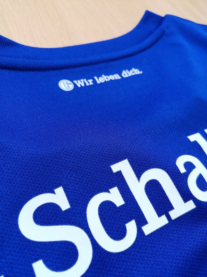FC Schalke 04 Trikot / Suat Serdar / Saison 2019-2020 / Badges in Bremen