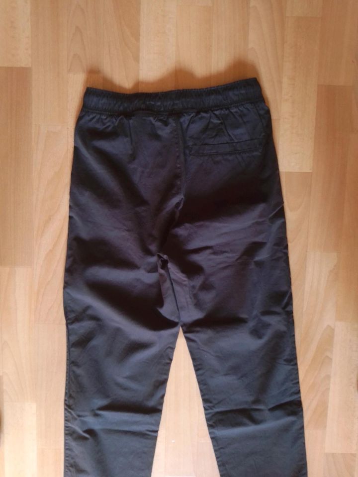 Hose Stoffhose Größe 164 von H&M in Leer (Ostfriesland)