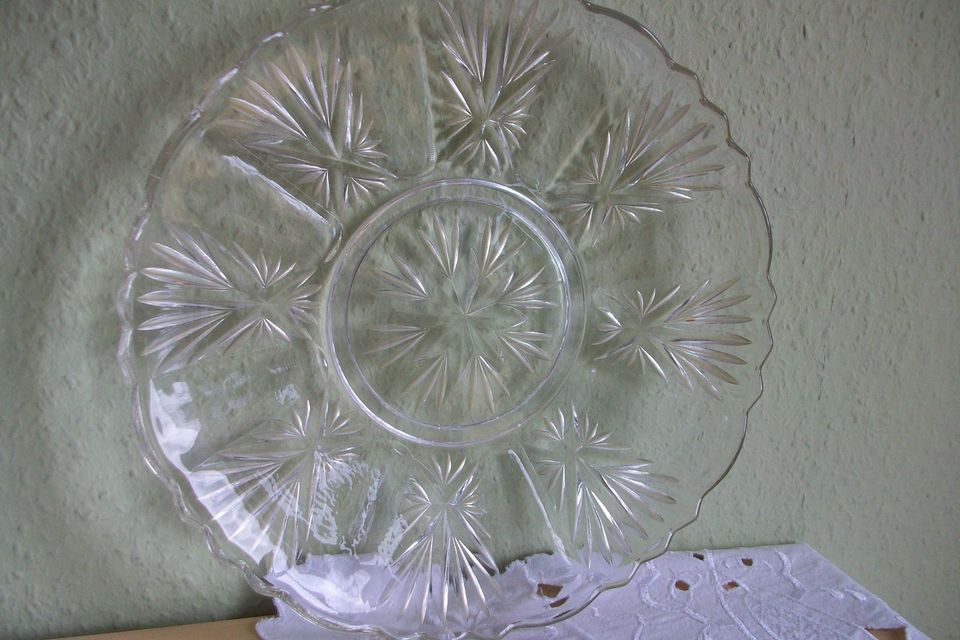 Glasplatte Kuchenteller Glas geschliffen DM 27cm, 3,5cm hoch gebr in Greifswald
