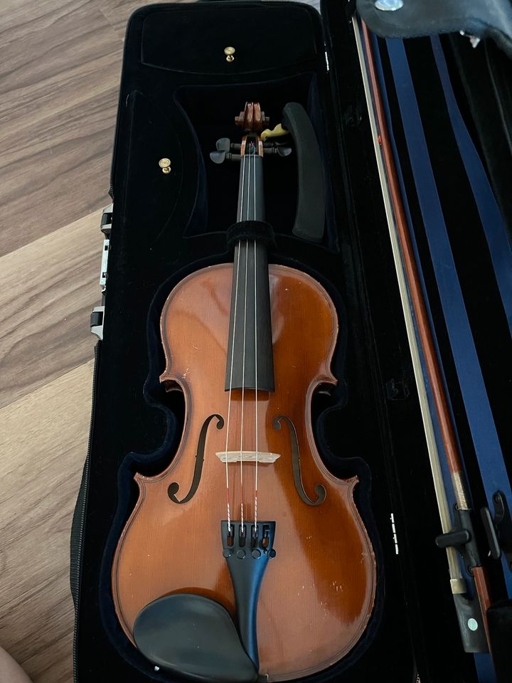 Ganze Geige vom Geigenbauer Thomas Uphoff in Barendorf