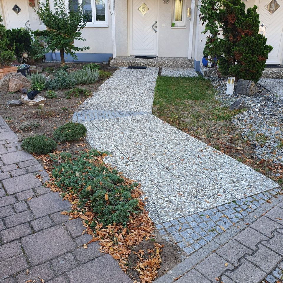 GARTENARBEITEN / PFLASTERARBEITEN / ROLLRASEN / ERDARBEITEN / BEWÄSSERUNG / GARTENBAU / BAGGER in Hochheim am Main