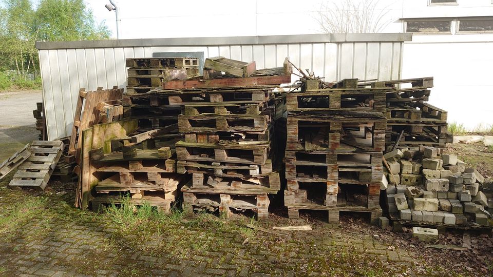 Alte Holzpaletten & Holzreste zu verschenken in Wildeshausen