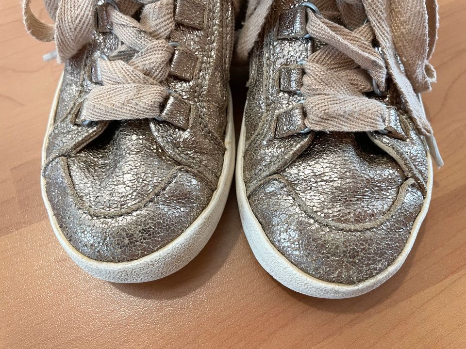 Zara Mädchen Sneaker / Halbschuhe  Gold / Glitzer Größe 29 in Darmstadt