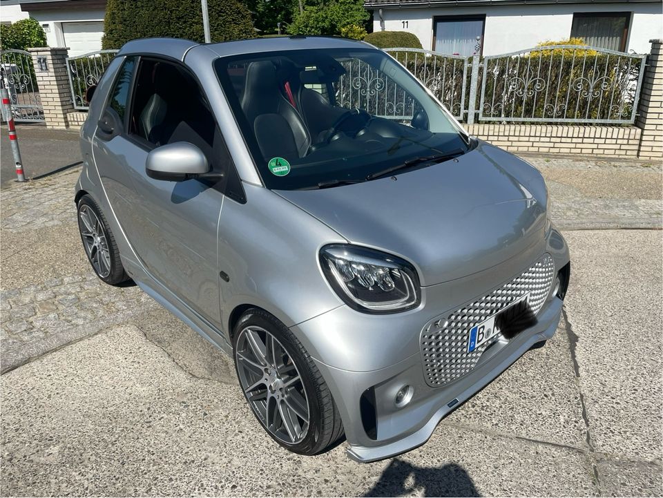 Smart ForTwo Cabrio Brabus*Xclusive*Facelift*Carbon Paket*17Zoll in Schönefeld