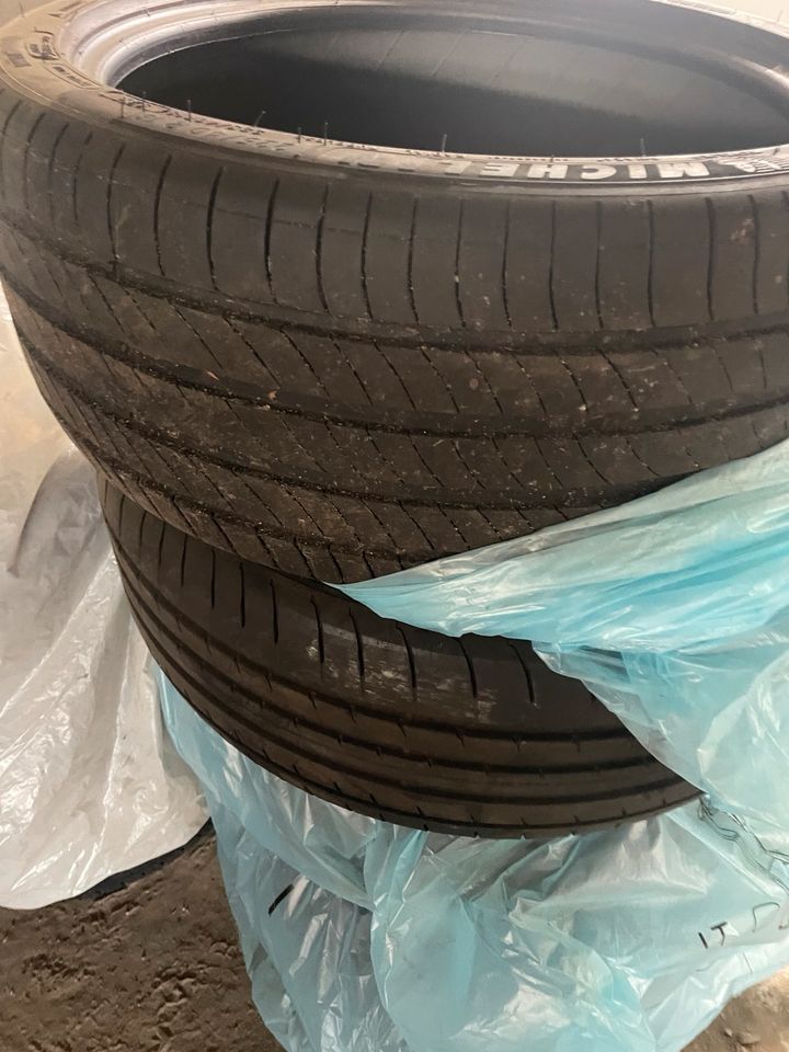 Sommer reifen 225/40 R 18 vom BMW X1 in Fürstenwalde (Spree)