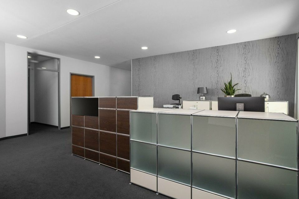 Privater Büroraum für 1 Person in Regus Dusseldorf, Neuer Zollhof in Düsseldorf