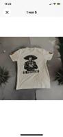 Deniz Ilbay - El Pistolero - Herren Premium Shirt Innenstadt - Köln Altstadt Vorschau