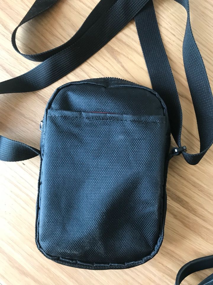 Kleine Nike Tasche wie neu in Dresden