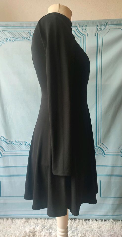 Kleid kleines schwarzes Gina tricot gr m in Wuppertal