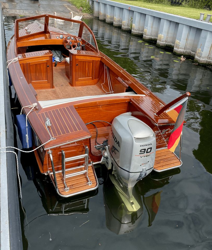 KLASSIKER  Albury Runabout 19,9 Fuß, Lizenzbau 2002, Meisterstück in Berlin