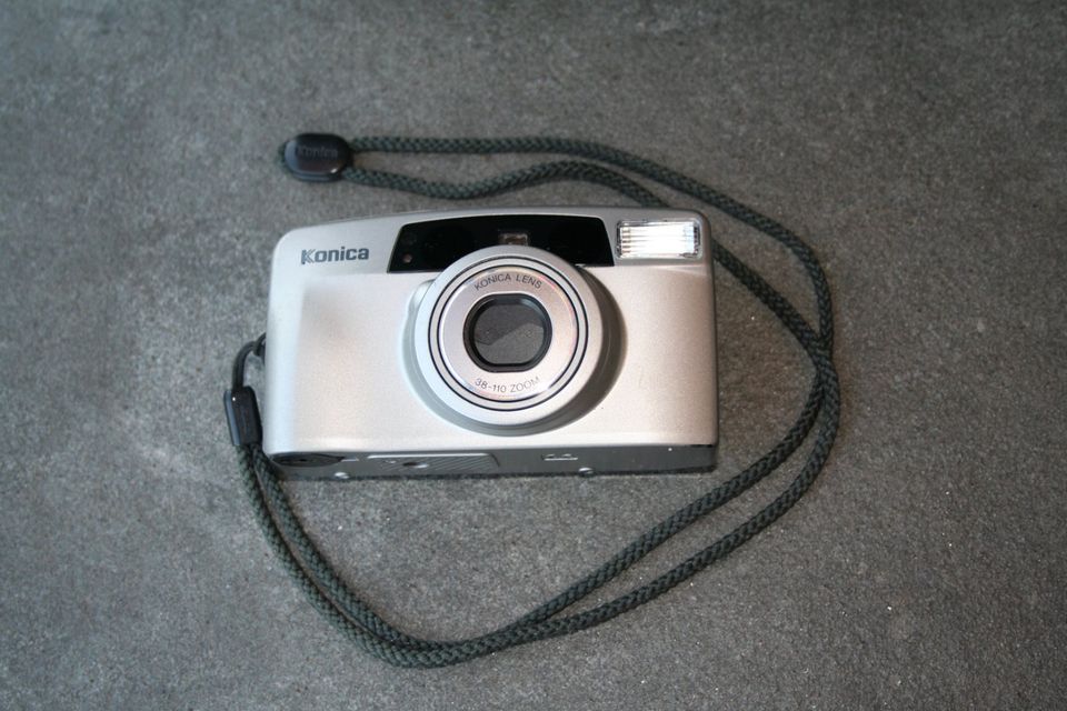 Konica Filmkamera Zoom 38-110 incl. Fototasche in Wuppertal