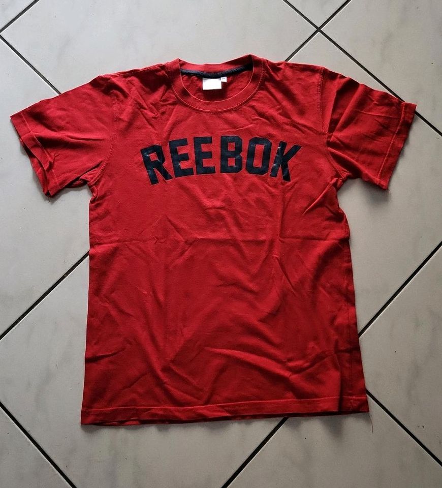 T Shirt Reebok rot blau Gr. 152 Tshirt in Schmitten