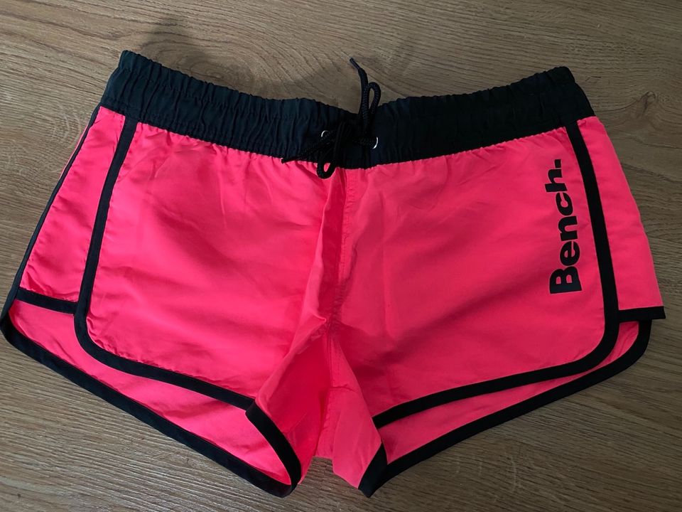 Bench Neon Pinke Badeshortsin Größe 38 in Groß-Gerau