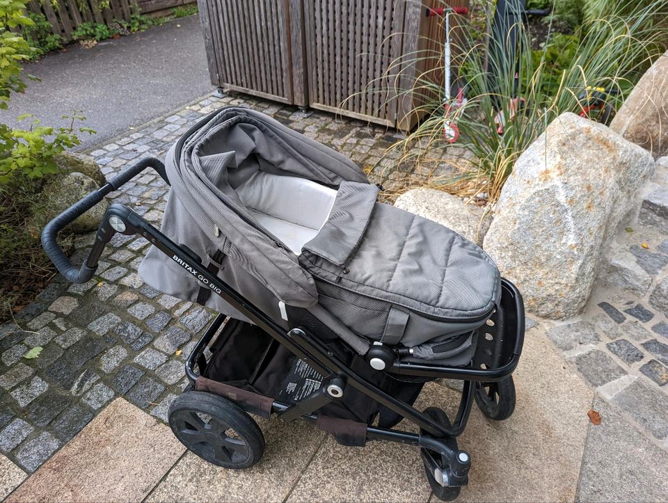 Britax Go Big grau mit Softtragetasche (Kinderwagen & Buggy) in Gröbenzell