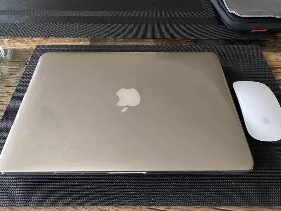 Apple MacBook Pro 13 Zoll Retina + Magic Mouse 2 in Wolfsburg