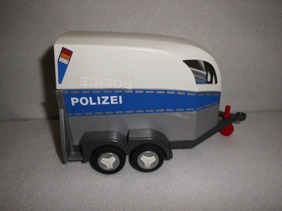Playmobil - 6875 - Berittene Polizei mit Anhänger - NP € 39,99 in Uhrsleben