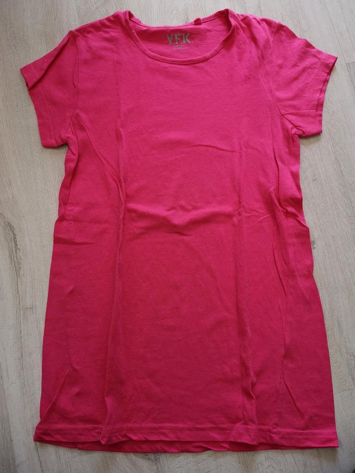 Mädchen T Shirt Gr. 158 / 164 in Halle