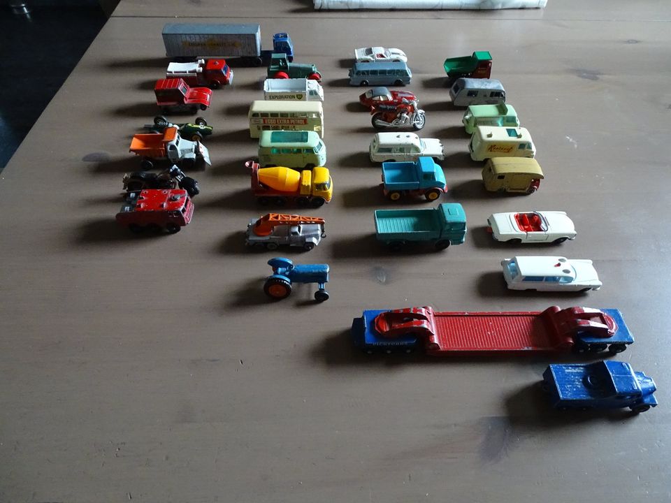 30 schöne Matchbox Lesney Modelle in Zwickau