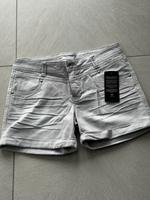 Damen Shorts Größe 40 C&A neu mit Etikett Baden-Württemberg - Bretten Vorschau