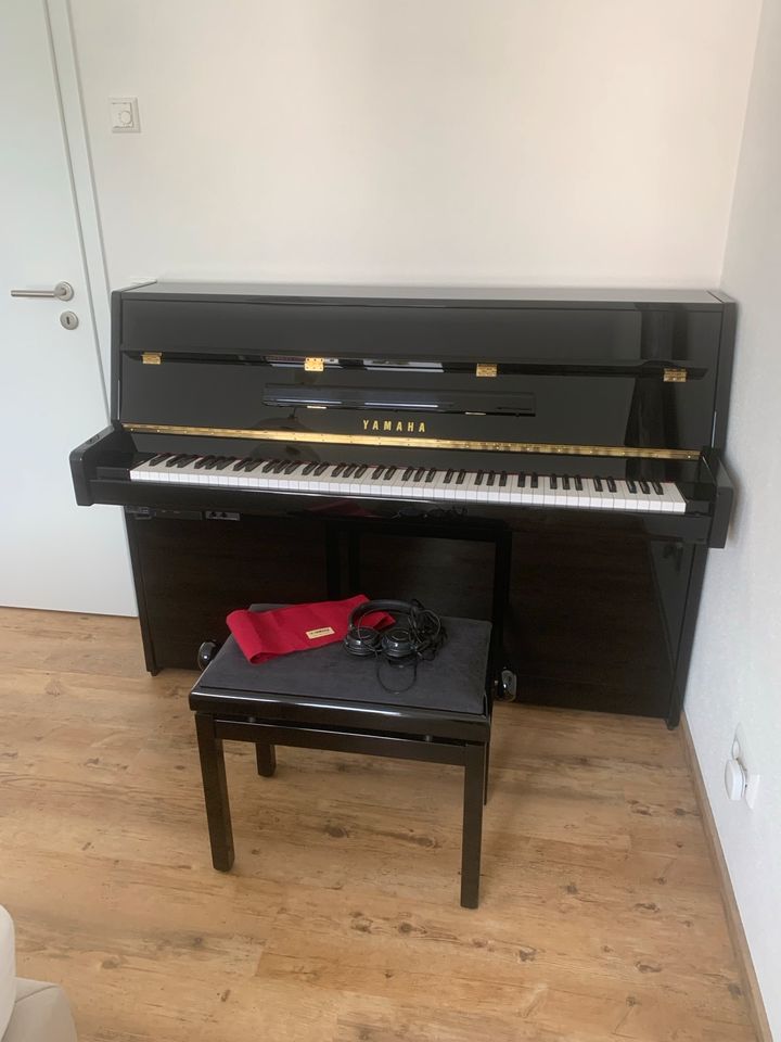 Yamaha Silent Klavier B1 SC2 Silent 4 Monate alt, 10 J Garantie in Rettenbach