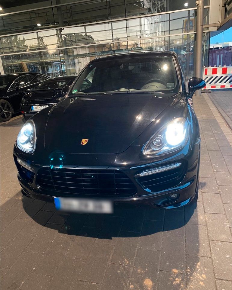 Porsche Cayenne GTS 4.8 420 PS V8 Chrono Paket Schwarz Bose 21 in Sankt Augustin