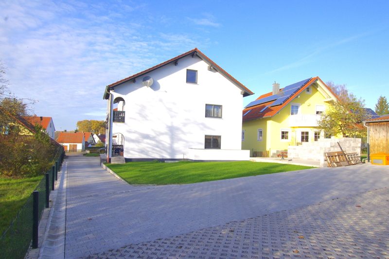 | Perfekt im Schnitt! |    4-Zimmerwohnung mit Westbalkon und zwei Stellplätzen in Maxhütte-Haidhof