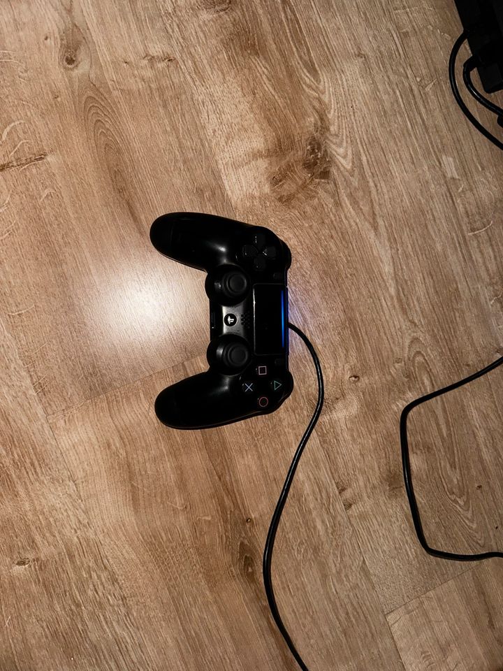 Ps4 Pro mit 1tb und 1 Controller in Augsburg