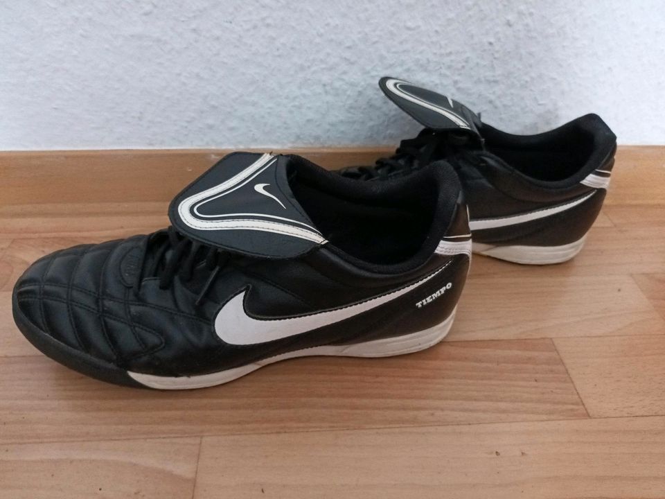 Nike Schuhe, Sportschuhe Größe 41 in Magdeburg