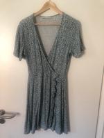 Pull and Bear Wickelkleid Größe 38 Thüringen - Erfurt Vorschau