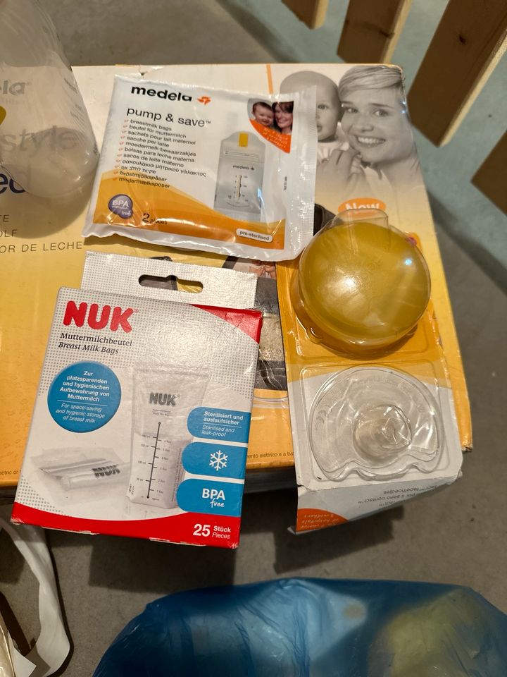 Medela br pump in Style Advance + medela harmony + vieles Zubehör in Frankfurt am Main