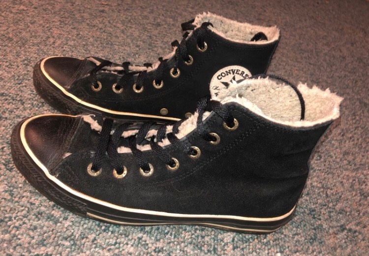 Schwarze Converse mit Innenfutter in Sigmaringendorf