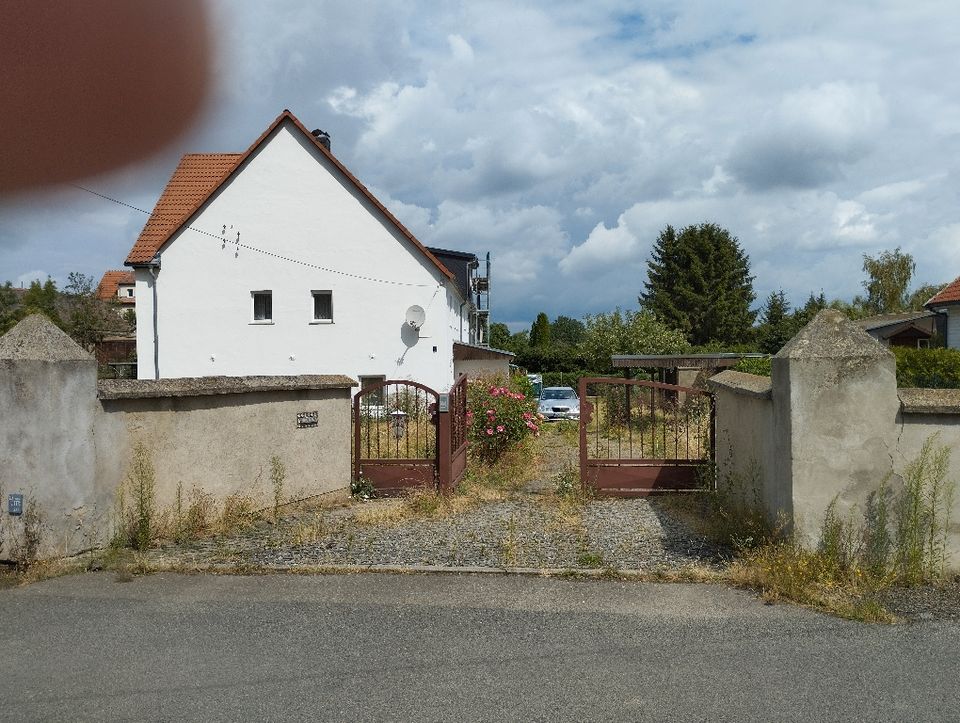 Massives, großzügiges, gepflegtes Reihenendhaus, mit großem Grundstück und Gartenhaus in ruhiger Lage. in Meuselwitz