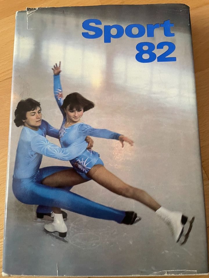 Sportbücher DDR 1980 und 1982 in Eschborn