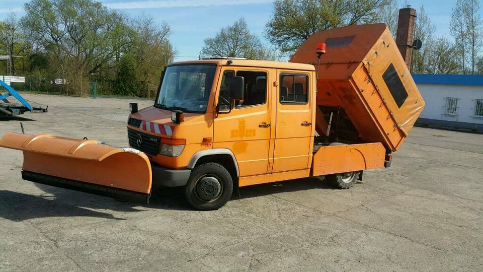 Mercedes Vario Schneeschild Schneepflug Winterdinst in Berlin