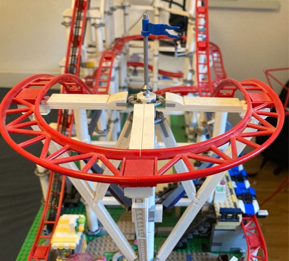 Roller Coaster Lego 10261 aufgebaut in Köln