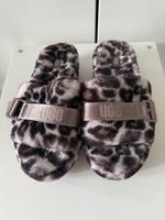UGG Hausschuhe Leo Style Nordrhein-Westfalen - Kaarst Vorschau