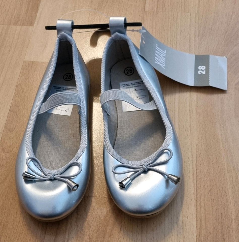 *Neu* silberne Ballerinas von Kik in Stuhr