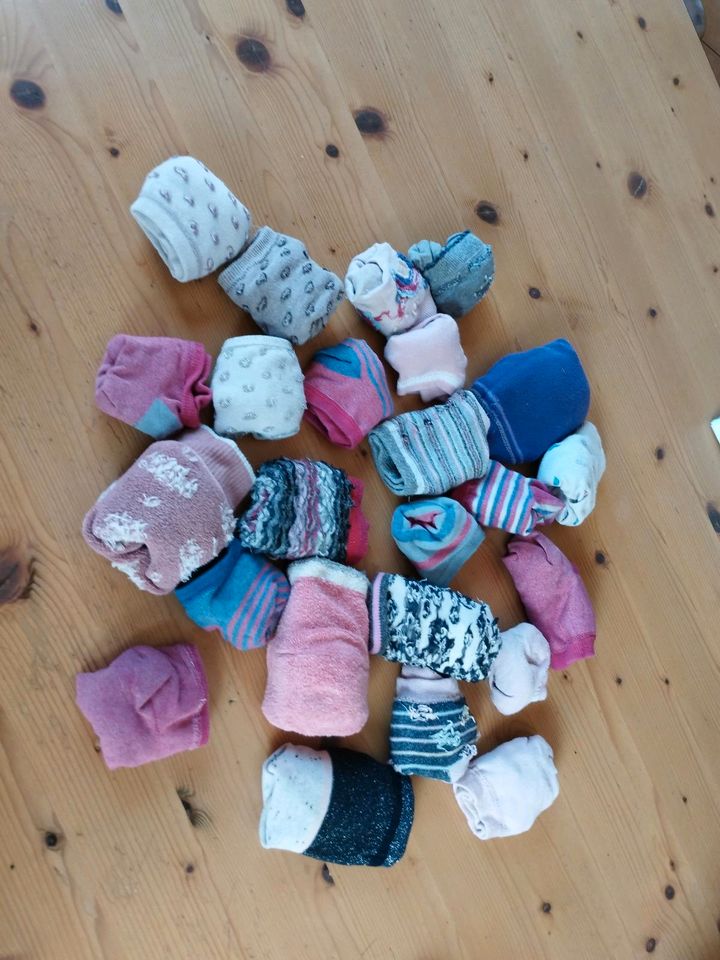 24x Mädchen Socken bunt gemischt. Gr. 35 - 38 in Syrgenstein