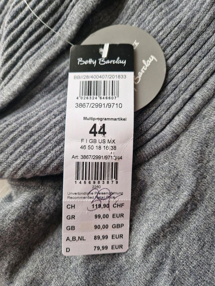 Neue Betty Barclay Strickjacke Gr. 44 in Königswartha