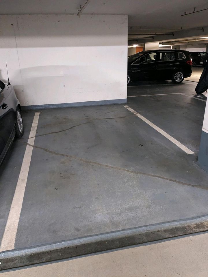 Vermiete Tiefgaragenstellplatz Garagenstellplatz in München