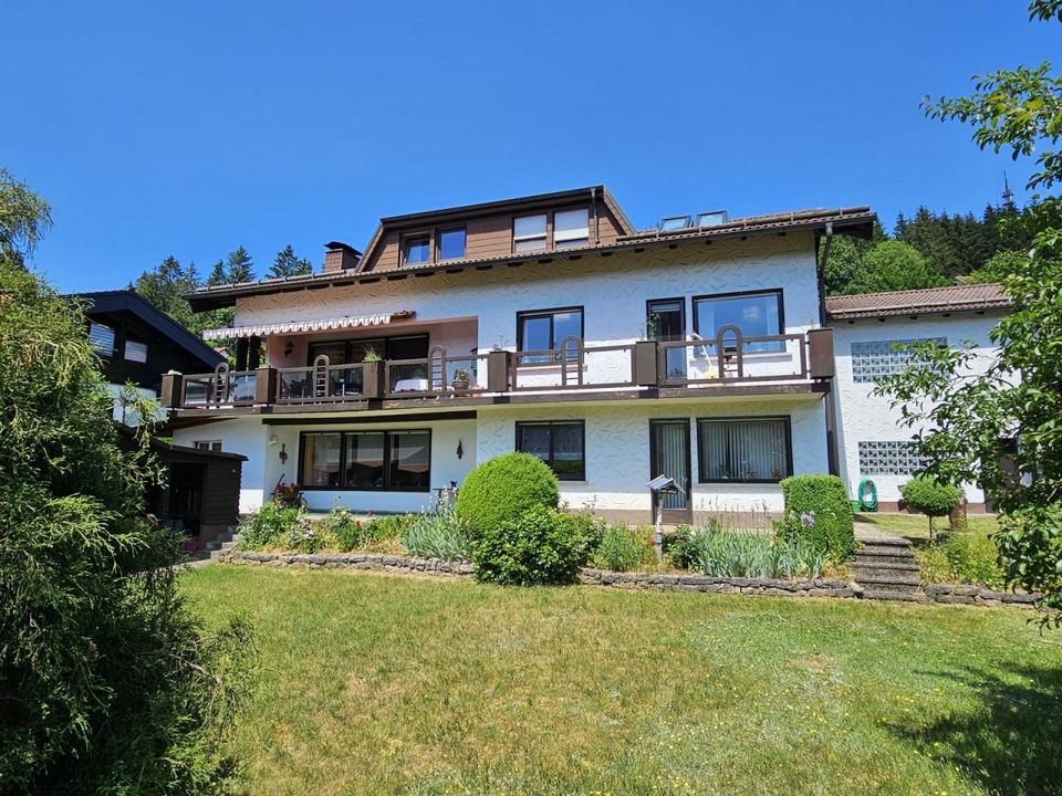 Wohnen wie im Urlaub! Eindrucksvolles Anwesen mit Blick und 2 Balkone, Nähe Kronach! in Steinwiesen