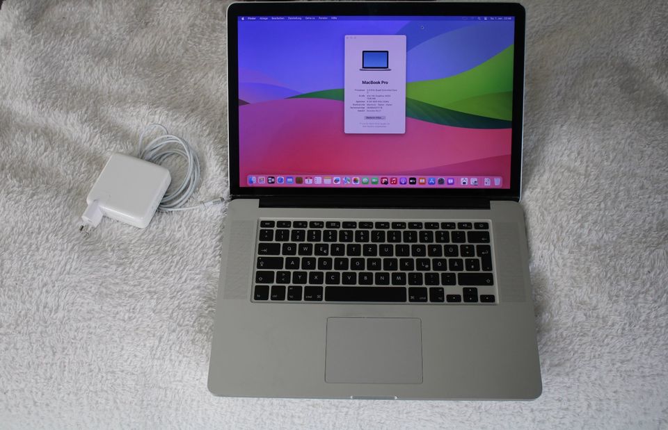 Apple Macbook Pro 15,4" Retina 2,4Ghz i7 256GB SSD 8GB OSX 14.2 in Würselen