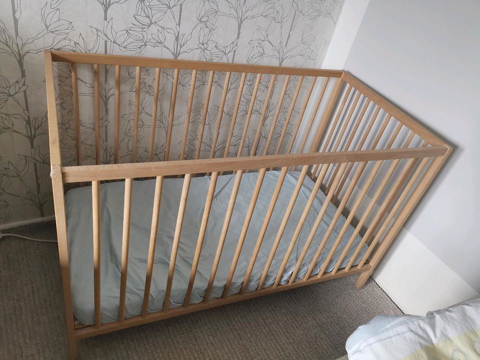 Ikea Baby Bett mit Matratze in Berlin