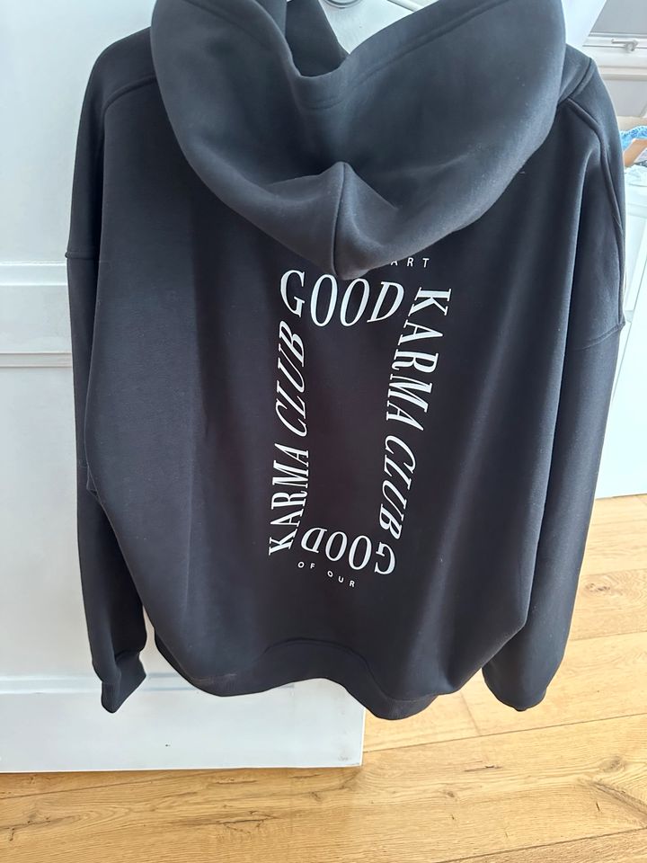 Oh April good karma hoodie schwarz in Berlin