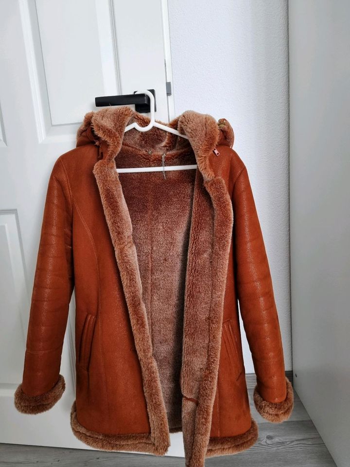 Winterjacke Mantel Pelz  Kunstpelz Braun Gr. 38 lederimitation in Rottweil