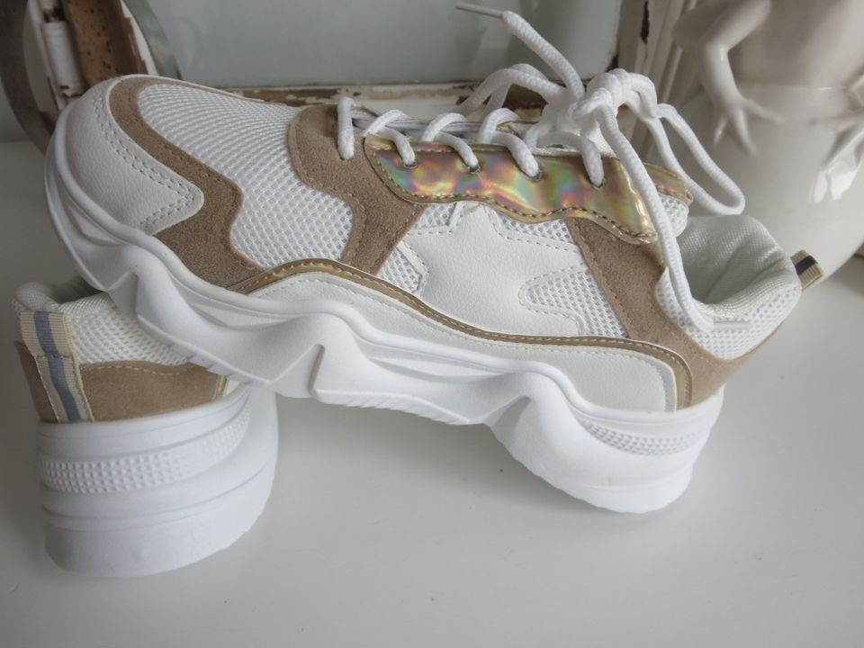 NEU SNEAKERS TURNSCHUHE  GR. 38 WEIß/BEIGE in Düsseldorf