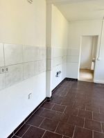 //Hier haben alle Platz // tolle 6 Zimmer Wohnung mit 2 Balkonen + 2 Bädern// Kautionsfrei // Sachsen - Reinsdorf Vorschau
