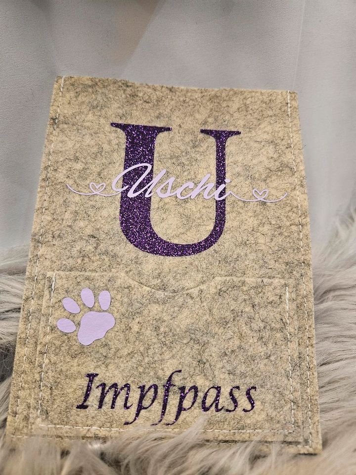 Impfpasshülle Heimtierausweis EU-Reisepass Hund/Katze Filz Name in Lohmar