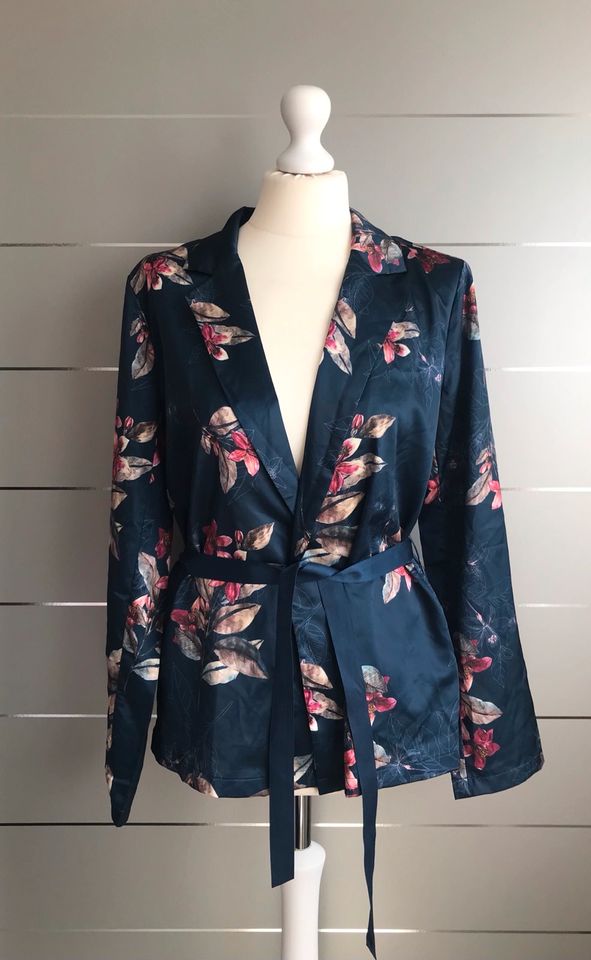 Leichter Blazer / Blusenjacke in marine mit Blumenmuster, Gr. 40 in Schöllkrippen