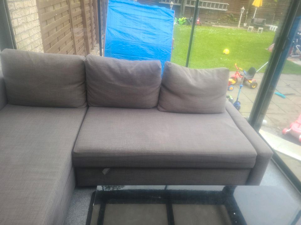 Ikea couch mit bett und kasten funktioniert in Düsseldorf